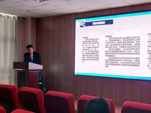 數(shù)字賦能文創(chuàng) 甘肅省文化文物單位文化創(chuàng)意產(chǎn)品開(kāi)發(fā)現(xiàn)場(chǎng)會(huì)嘉賓考察敦煌創(chuàng)客夢(mèng)工場(chǎng)